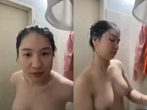 Gái vú ngon, vừa call với ghệ vừa tắm